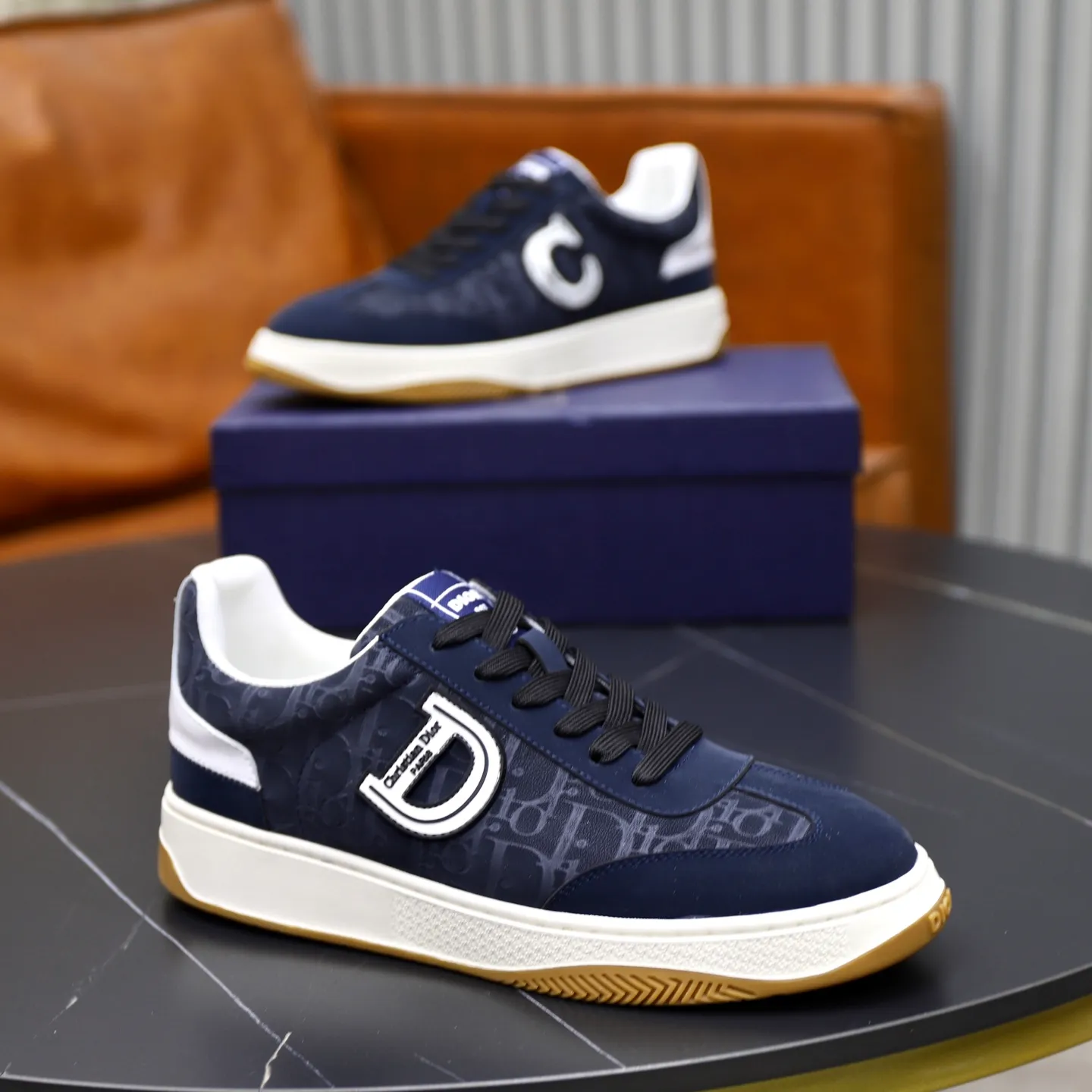 Ex-factory price: 400💰🙅‍♂️🙅‍♂️🙅‍♂️ Brand: Dior DIOR Standard code: 38-44 (45 customized) Grade: Same as the official website Material: Original cowhide material spliced with brand cloth Comfortable and breathable lining Lightweight and wear-resistant sports outsole Style category: Men's fashion casual shoes Running sports shoes Distinguished luxury brand elements Top luxury color: actual picture color